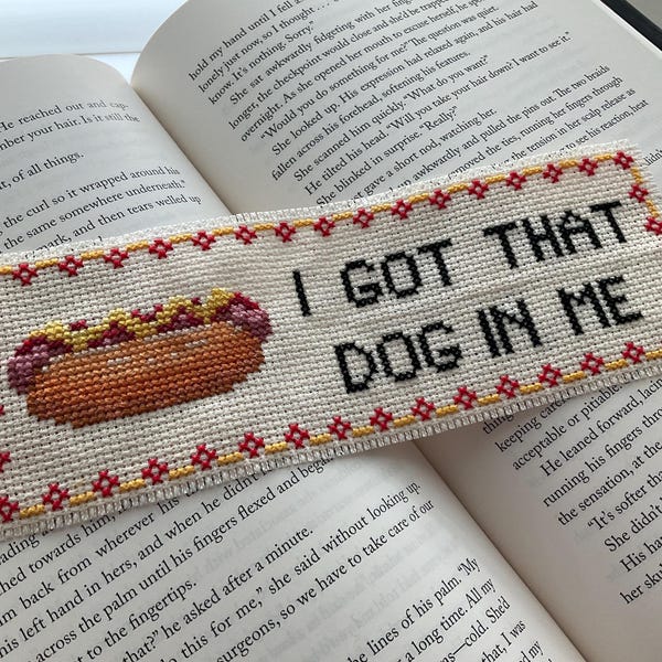 Patrón de marcapáginas de punto de cruz "Tengo ese perro en mí" (PDF)