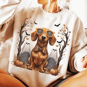 Grazioso bassotto di Halloween in formato PNG con fantasmi, zucche e alberi autunnali / Clipart di cane autunnale con occhiali a ragnatela e papillon scozzese, DTF png