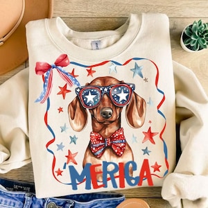 Dachshund Weiner Patriótico PNG Clipart, Cachorro PNG para o Dia da Independência, Ilustração Digital de Cachorro dos EUA, Cachorro Usando Laço de Estrelas e Listras Sublimado