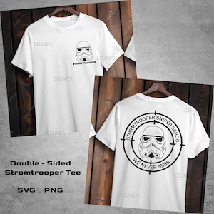 Puede incluir: Camiseta blanca de doble cara con un diseño de Stormtrooper negro. La parte delantera muestra un casco de Stormtrooper y el texto "Stormtrooper". La parte trasera tiene un casco de Stormtrooper dentro de un círculo de objetivo, con "Stormtrooper Sniper School" y "We Never Miss".