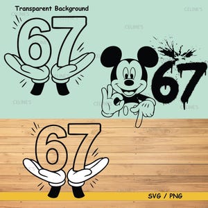 Puede incluir: Una taza de cerámica blanca con un asa negra y el texto "But First, Coffee" en negrita negra. La taza está sobre un fondo borroso. La taza mide aproximadamente 10 cm de altura.
