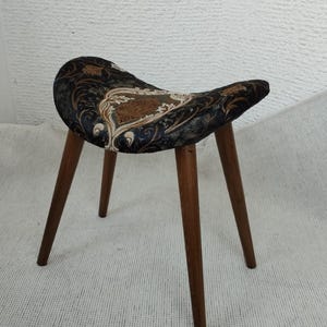 Rustic Wooden Stool with Etnic Upholstery – Handmade Beech Wood Seat for Boho Interiors and Cozy Corners