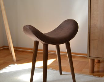 Handcrafted Curved Wooden Stool – Solid Wood & Vegan Leather Seating for Home and Office
