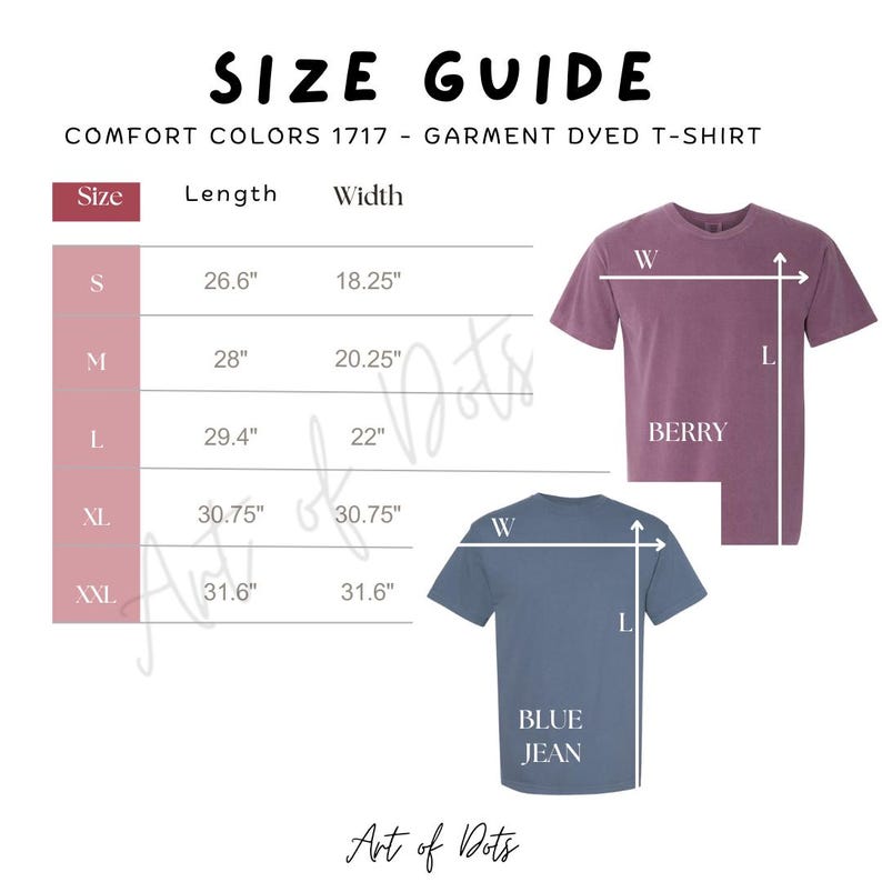 Op de afbeelding: Maattabel voor een garment-gekleurd T-shirt in de kleuren bessen en blauwe jeans. De tabel toont de maat, lengte en breedte in inches voor de maten S, M, L, XL en XXL.