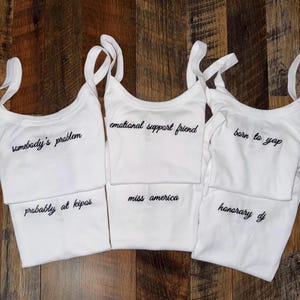 Débardeur brodé personnalisé, haut court brodé personnalisé, cadeau Mme la mariée, idée d'enterrement de vie de jeune fille