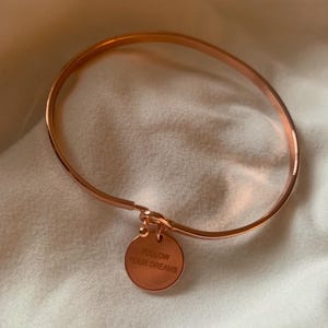 Pulsera 'Sigue tus sueños' / Palabras significativas / Bañado en oro / Bañado en plata / Joyas / Regalos / Para seres queridos / Frase inspiradora