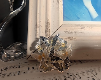 Butterfly Cluster Magnetic Brooch | Silver-Plated Outfit Accessory