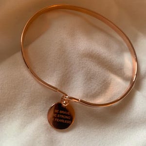 Pulsera 'Sé valiente, sé fuerte, no tengas miedo' / Palabras significativas / Chapado en oro o plata / Joyas / Regalos / Ánimo / Para seres queridos