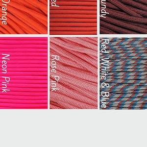 Pode incluir: Uma grade de seis se&ccedil;&otilde;es mostrando v&aacute;rias cores de paracord. As cores est&atilde;o rotuladas como Neon Orange, Red, Burgundy, Neon Pink, Rose Pink e Red, White & Blue. Cada se&ccedil;&atilde;o exibe a superf&iacute;cie tecida e texturizada do material do cord&atilde;o.
