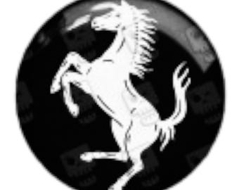 Llantas, carrocería, interior y emblema de Ferrari.