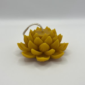 100% Pure Beeswax Lotus Candle