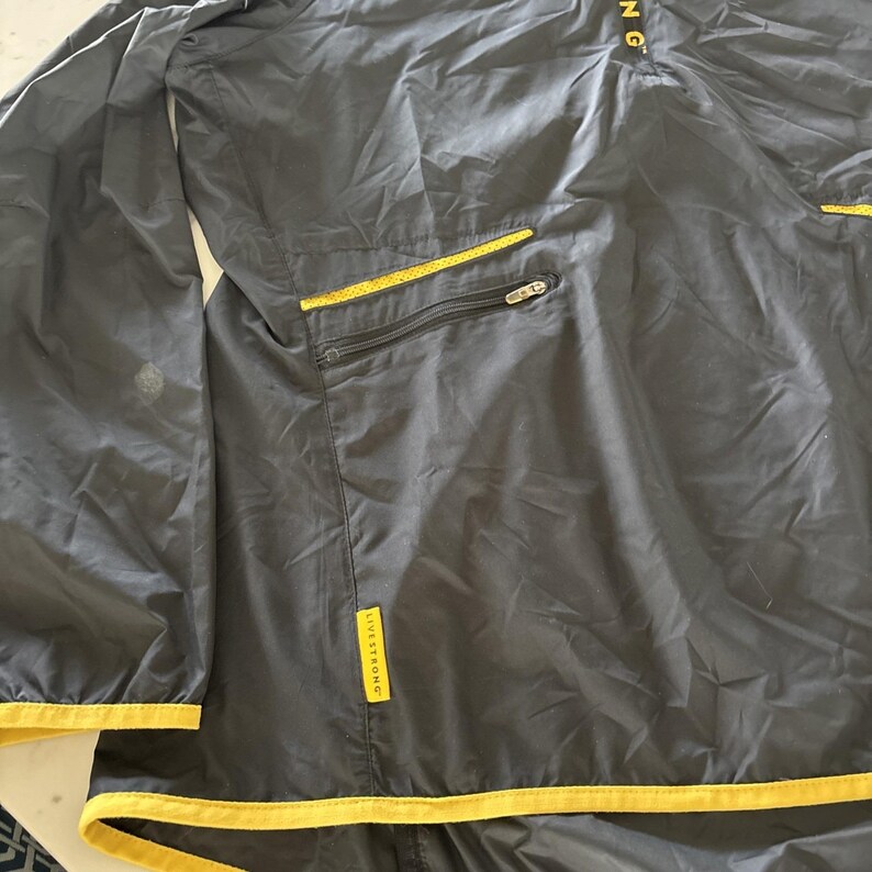 Y2K Nike LIVESTRONG Windbreaker Jacket Mens XL Black 1/4 Zip Nike Fit Running image 3