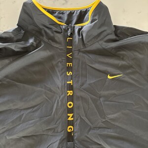 Y2K Nike LIVESTRONG Windbreaker Jacket Mens XL Black 1/4 Zip Nike Fit Running image 2