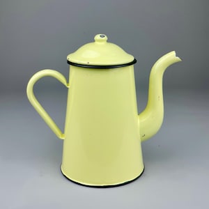 Vintage French Yellow Enamel Coffee Pot – Rustic Farmhouse Pitcher – Early 20th Century – 22cm Tall
