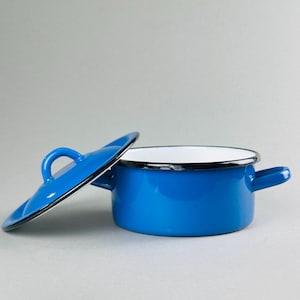 Vintage French Blue Enamel Pot with Lid – 1940s Kitchen Cookware – Rustic Farmhouse Décor – 24cm Wide