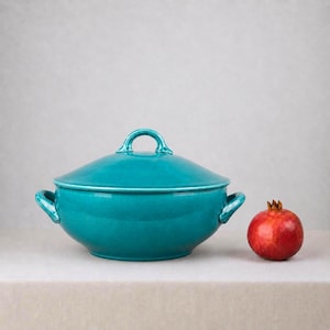 Stara francuska zielona miska do serwowania – ceramiczna waza, naczynie do zapiekania z lat 60. XX wieku – szerokość 32 cm