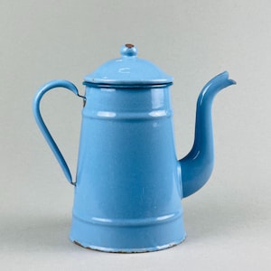Antique French Blue Enamel Coffee Pot – Rustic Farmhouse Pitcher – Circa Early 20th Century – 22cm Tall
