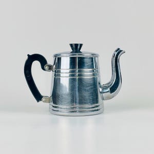 Caffettiera francese vintage anni '50 in cromo – Teiera decorativa in stile Mid-Century Modern – Alta 22 cm
