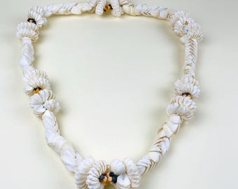 Large Vintage French Seashell Necklace — 1950s Beach House Decor garland — Coastal Decor
