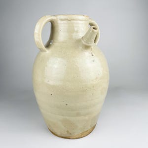 Stor antik fransk vit kruka i terrakotta — tidigt 1900-tal — 32 cm hög