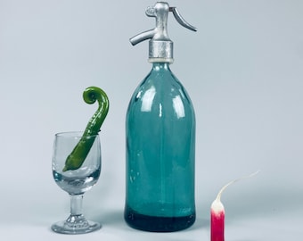 Vintage Green Glass Soda Siphon – 1969 Seltzer Bottle with Pewter Top – Industrial Barware Decor