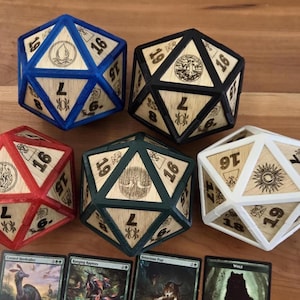 Dado gigante de madeira inspirado em MTG D20 Spindown – Conjunto de 5 cores de mana
