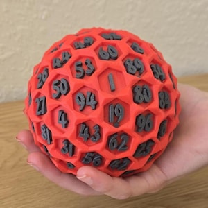 Puede incluir: Un letrero de madera rústica con el texto "Welcome to our home" en un estilo manuscrito. El letrero presenta un acabado envejecido y un diseño sencillo y acogedor, ideal para un porche o entrada.