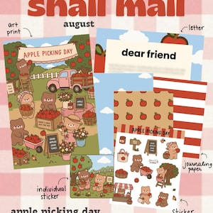 Könnte beinhalten: Ein Schreibwarenset mit der Aufschrift snail mail, bestehend aus einem Kunstdruck, einem Brief mit dem Text dear friend, Journaling-Papier und einem Stickerbogen. Die Illustrationen zeigen braune Bären bei der Apfelernte.