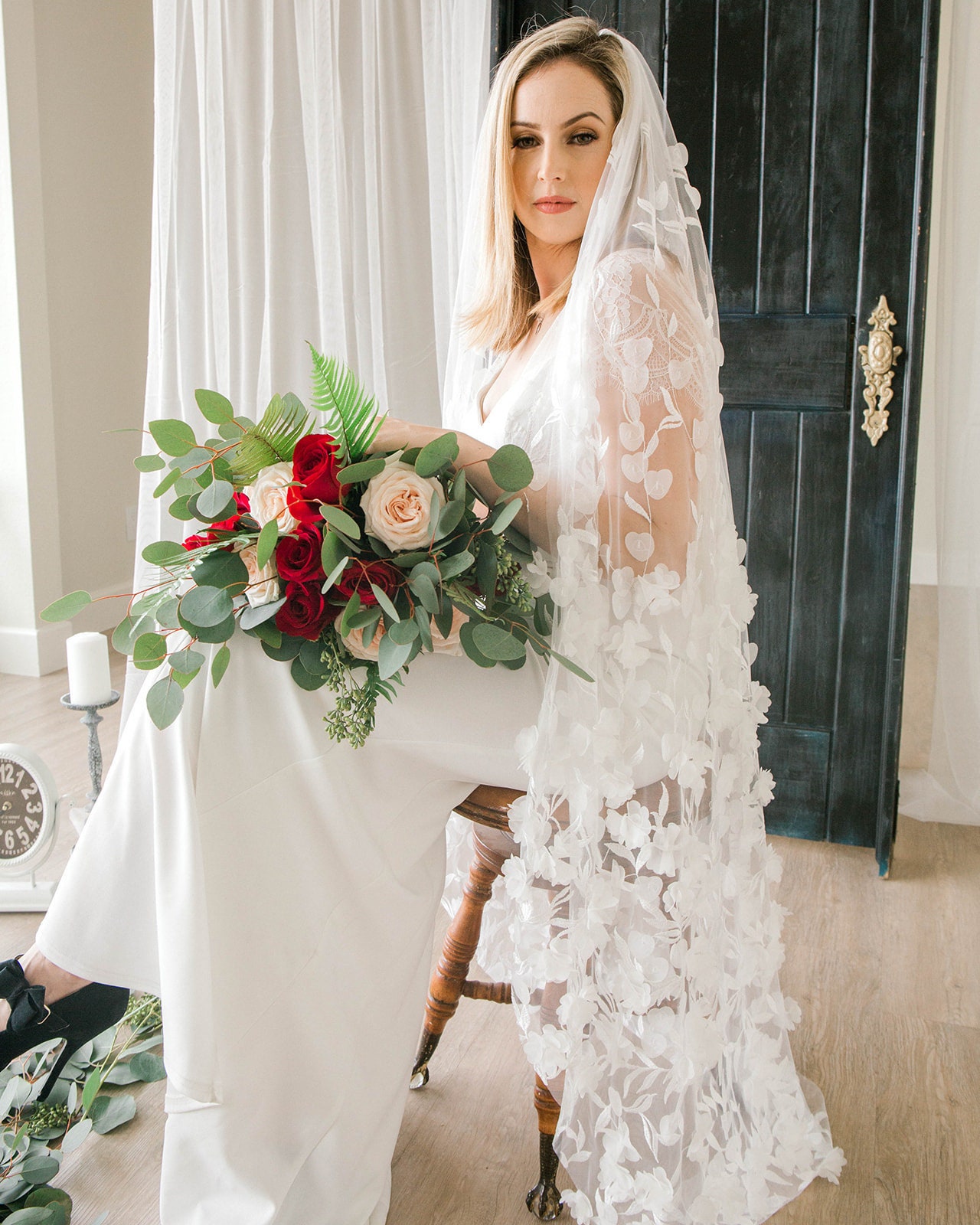 3D Floral Wedding Veil: Handmade Nylon Fingertip Veil - Etsy  display picture 3