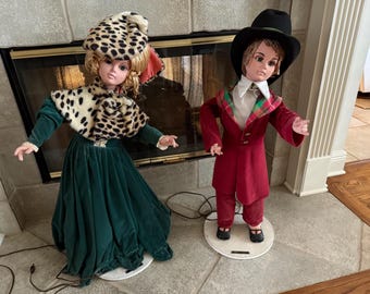 Animated Vintage Carolers