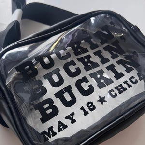 Borsa da stadio trasparente BUCKIN' con data personalizzata: un must per il Cowboy Carter Tour / Approvata dallo stadio