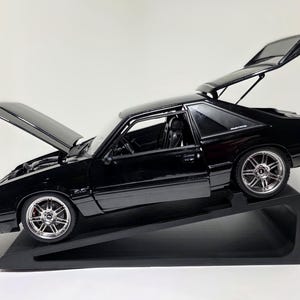 Expositor de coches a escala 1:18 (lados abiertos)