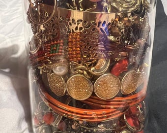 Tajemnicze słoiki na biżuterię