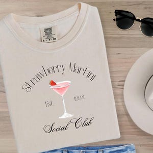 Comfort Colors Strawberry Martini Social Club, Relaxed Fit Tee, Graphic Top, Casual Shirt, Summer Fashion, Weekend Wear