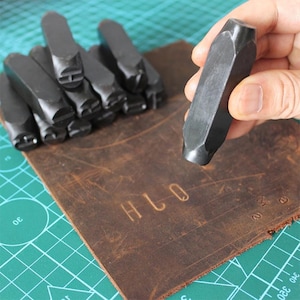 Juego de sellos metálicos con letras y números: 36 piezas de acero para cuero, madera, joyería y metalistería. Kit de estampado de letras y números.