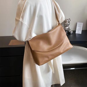 Große Leder Umhängetasche für Frauen - Crossbody Geldbörse, Weiche Vegan Leder Tote, Lässige tägliche Arbeitstasche, Minimalistische Reisehandtasche