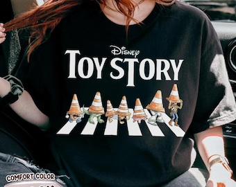 Zabawna koszulka Disney Toy Story Crossing The Road Abbey Road, urodzinowa koszulka Disney Buzz Lightyear Woody, rodzinna koszulka pasująca do wycieczki do Disneylandu