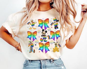 Camiseta Disney Coquette Bows Mickey y sus amigos del Mes del Orgullo LGBT, camiseta de apoyo a gays y lesbianas, viaje familiar al Orgullo Disney, Mes del Orgullo WDW 2026