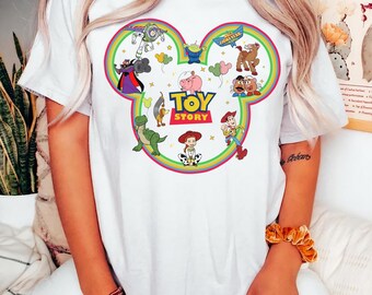 Maglietta con il personaggio di Topolino arcobaleno di Toy Story Disney Pixar, maglietta di Buzz Lightyear Woody Alien Rex Disney, maglietta coordinata per la famiglia Disney Trip