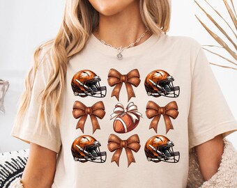 Camiseta Coquette com Laço para Futebol Americano, Camiseta de Time de Futebol Americano, Camiseta Coquette para Dia de Jogo, Camiseta para Amantes de Futebol Americano, Camiseta com Laço para Futebol Americano, Camiseta para a Temporada de Futebol Americano
