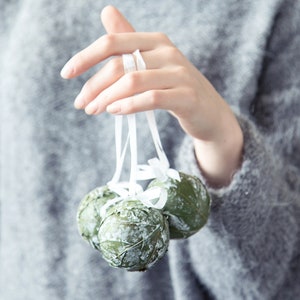 Grüne gefrostete Weihnachtsverzierungen 3er-Set - Handgemachtes rustikales Weihnachtsdekor-Set