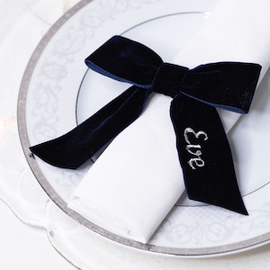 Fiocco di velluto personalizzato per la tavola, fiocco di nastro ricamato per la decorazione del tavolo nuziale