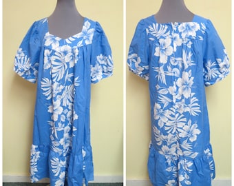 Vintage  Royal Creations Hawaiian Dress, Muumuu,  Floral Brightly Colored Short Sleeved Dress  Size Medium  TiKi Luau.