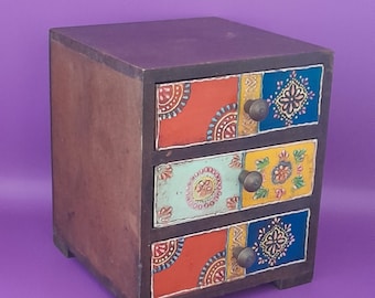 Joyero de madera pintado a mano
