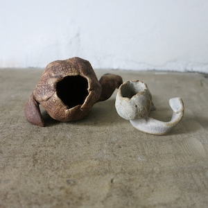 Pequeña escultura de cerámica de fruta alienígena, par de esculturas de cerámica plantas trepadoras # 2