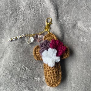 Crochet Cross Keychain with Flowers – Handmade Christian Gift, Faith Keychain, Religious Accessory, “LOVE” Charm, Baptism or Easter Gift