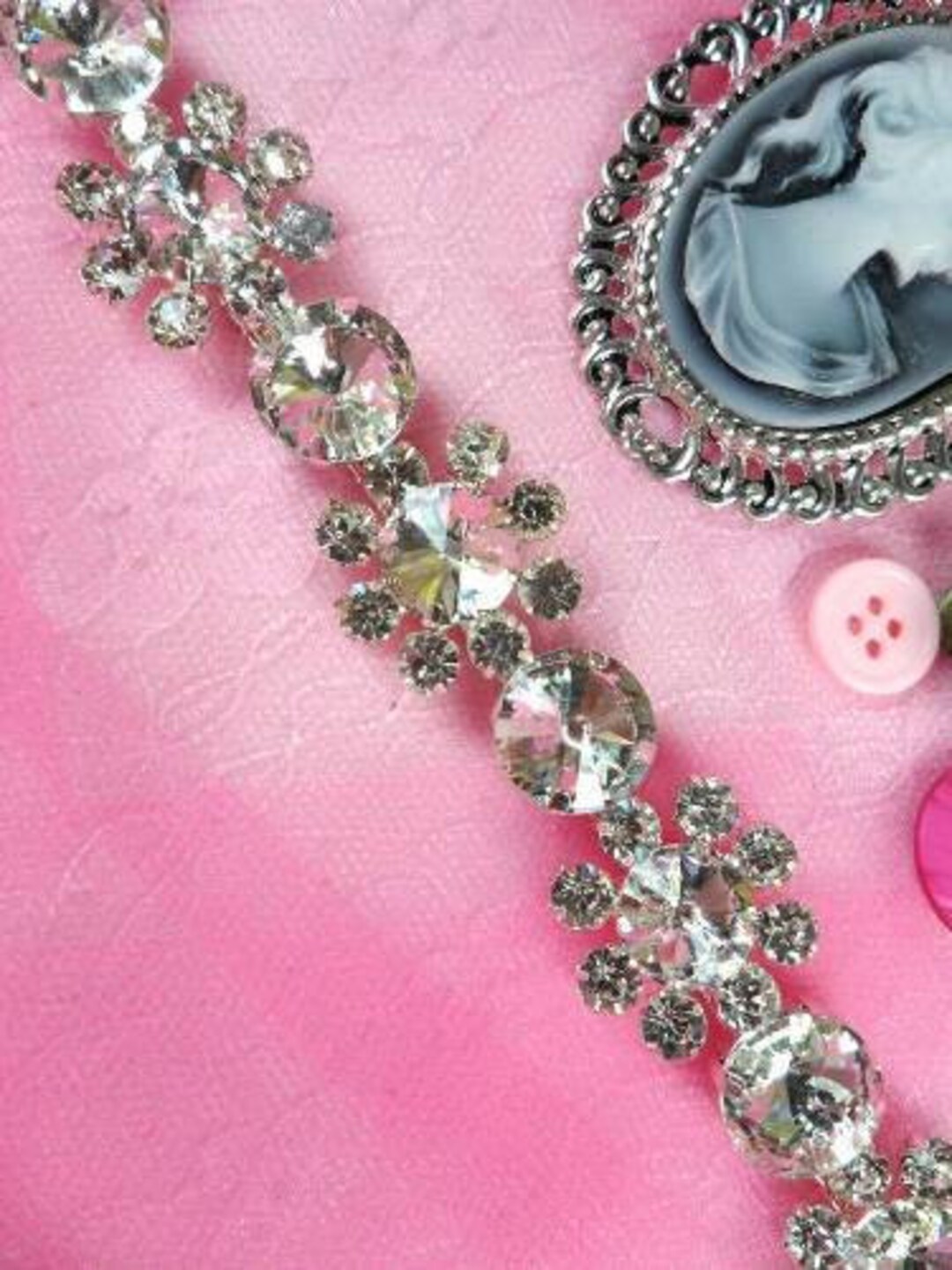 XR97 Floating Flower Rhinestone Trim 7/8