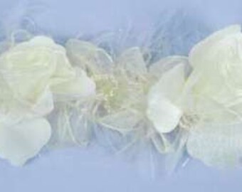 E5665 Ivory  Floral Stretchy Sewing Trim