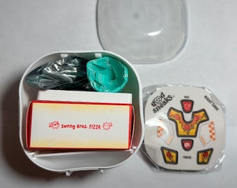 Miniverse- Make it Mini Sneakers-  Sunny Bros Pizza -NEW