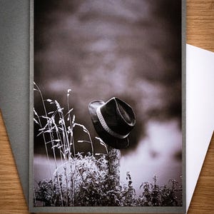Carte de deuil avec photo "Le chapeau des hommes"